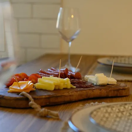 La Maisonette: Heart Of With Access